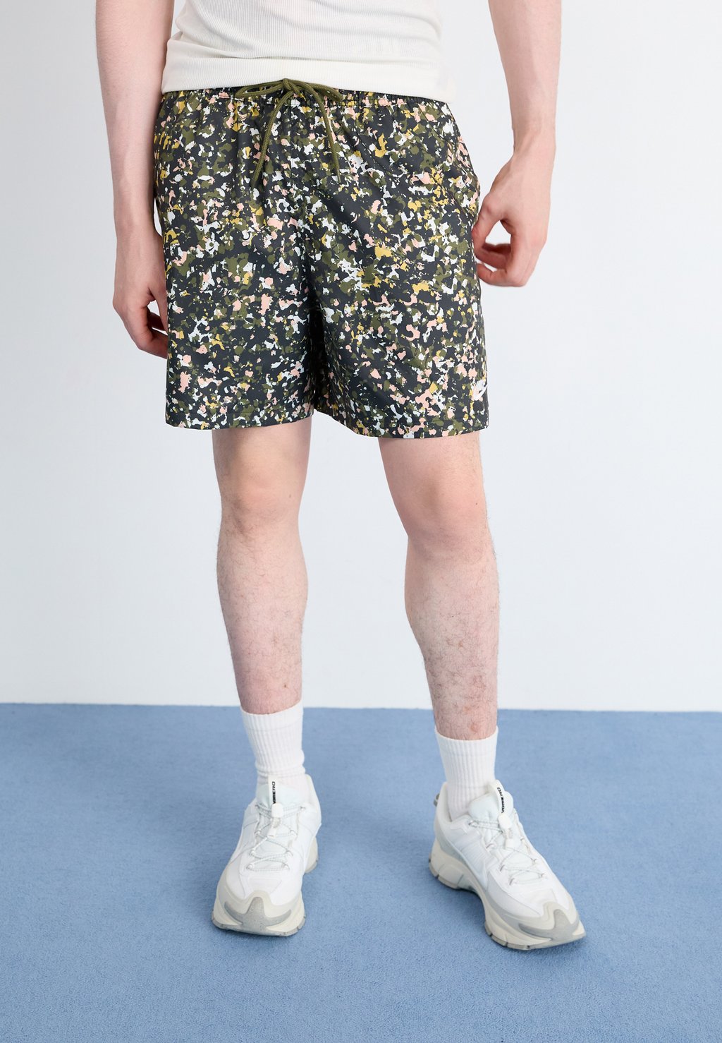 

Шорты CLUB Nike Sportswear, оливковый