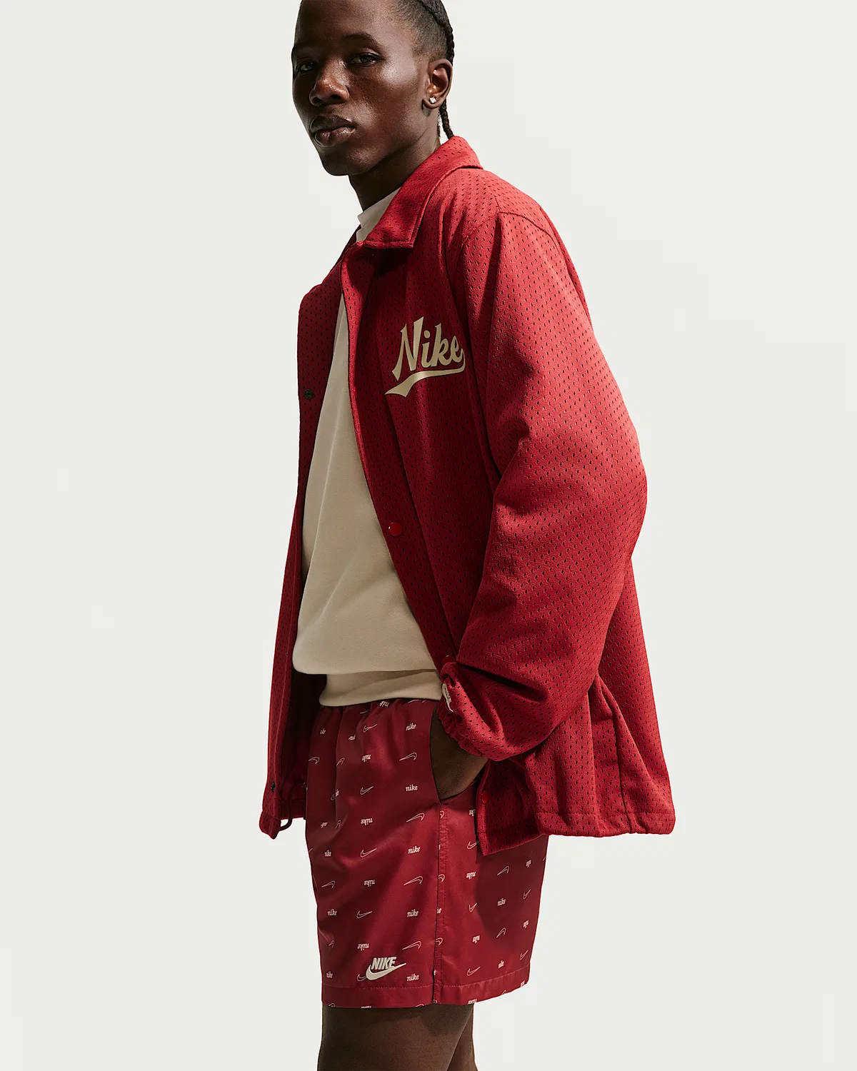 Мужские шорты Nike Sportswear Club Woven Flow, Team Crimson/Light Khaki — фото 4