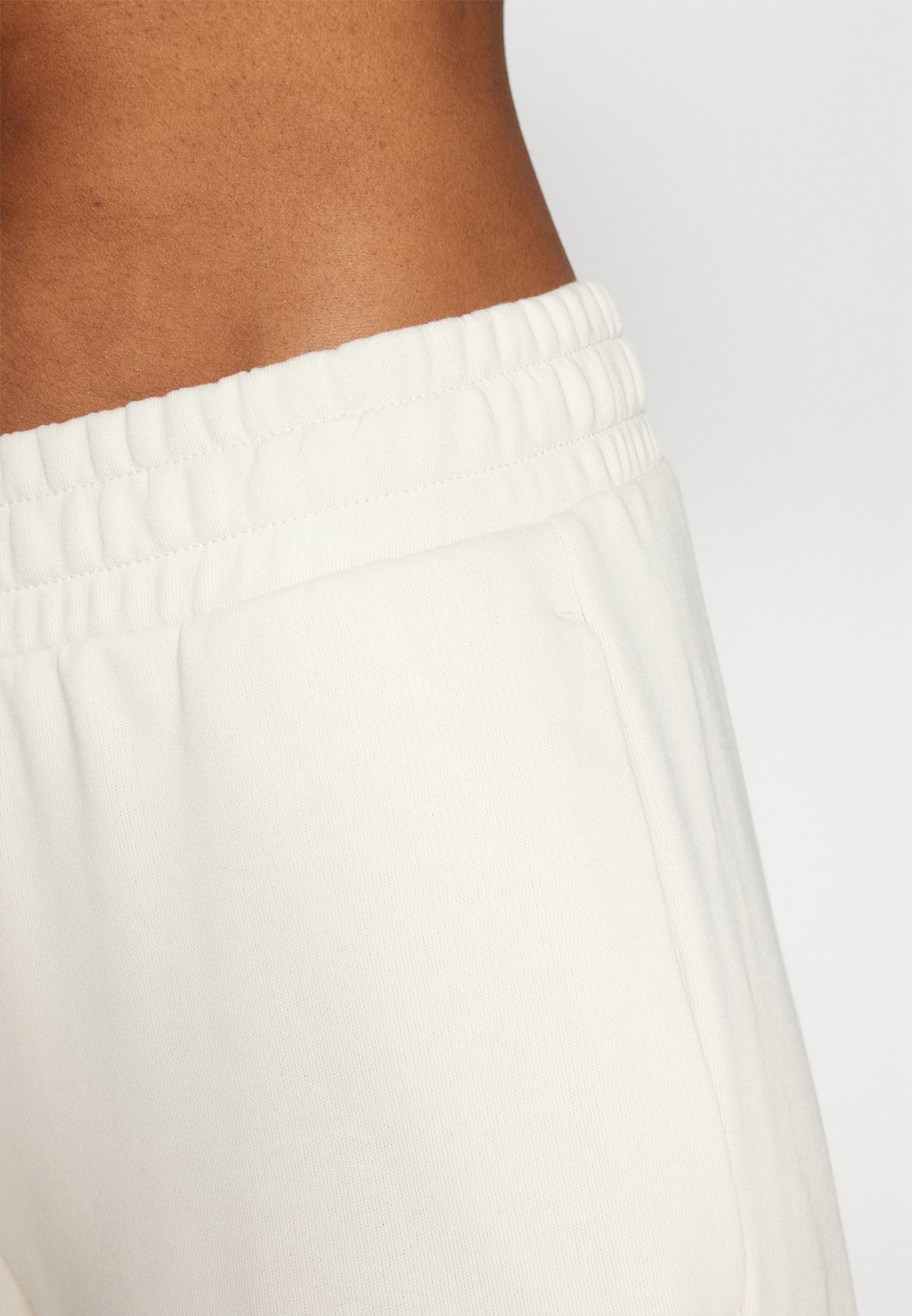 

Спортивные брюки SMALL LOGO COMFORT STRAIGHT PANTS Puma, молочный