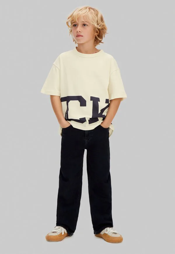Футболка с принтом в стиле университетской формы Calvin Klein Jeans, Vanilla Ice — фото 2