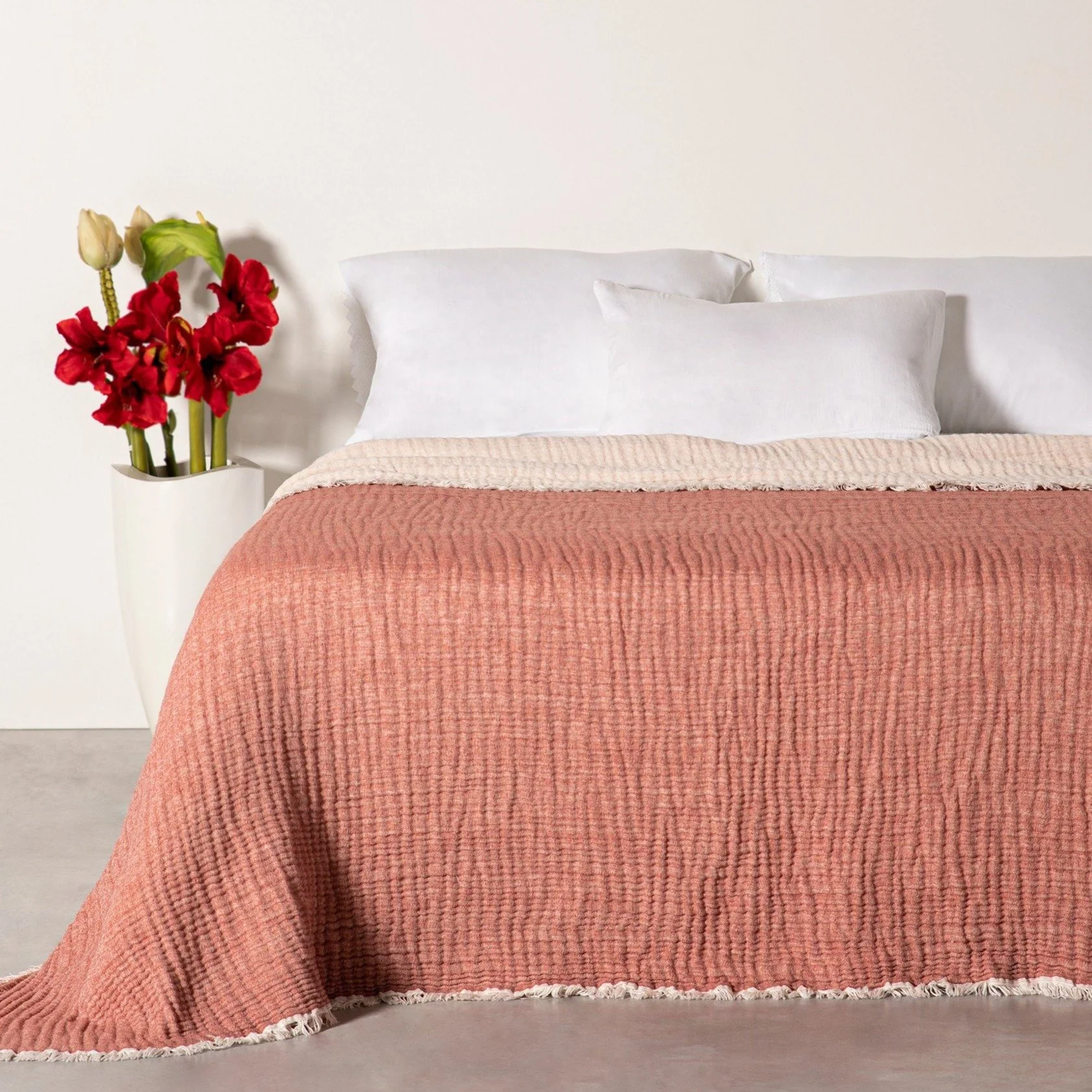 

Двустороннее покрывало из хлопка и шерсти с эффектом потертости - Амариллис Lisola, натуральный/темно-серый