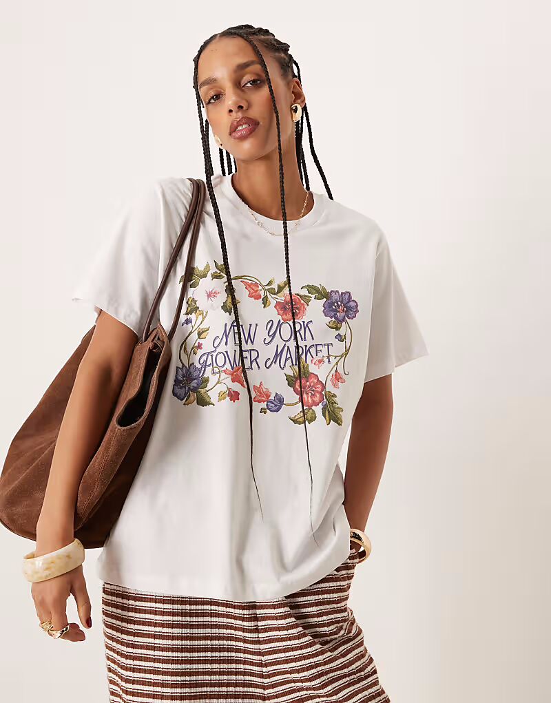 

Футболка ASOS DESIGN прямого кроя с изображением цветочного рынка в Нью-Йорке белого цвета
