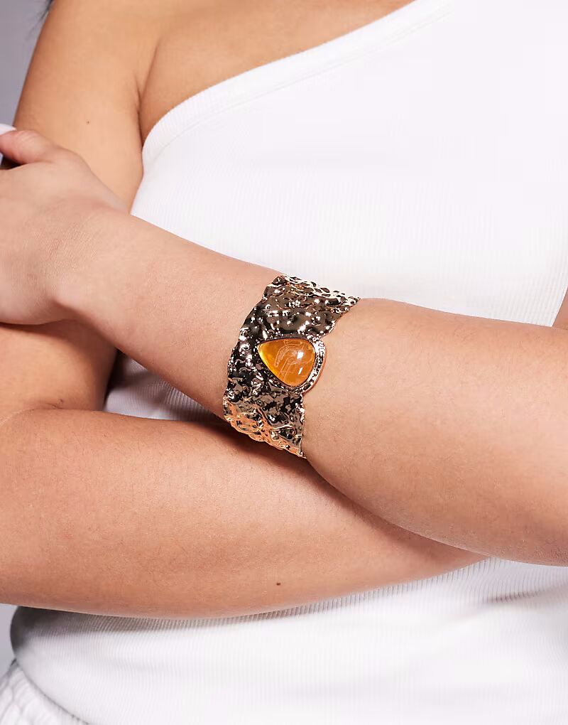 

Браслет-манжет Limited Edition с абстрактной текстурой в оттенке расплавленного золота Asos Design