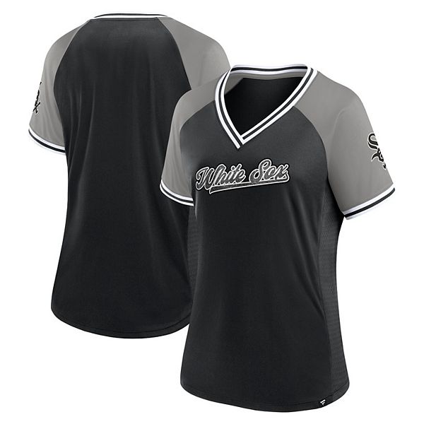 

Женская черная футболка Chicago White Sox Glitz & Glam League Diva V-образным вырезом Fanatics, Черный, Женская черная футболка Chicago White Sox Glitz & Glam League Diva V-образным вырезом Fanatics