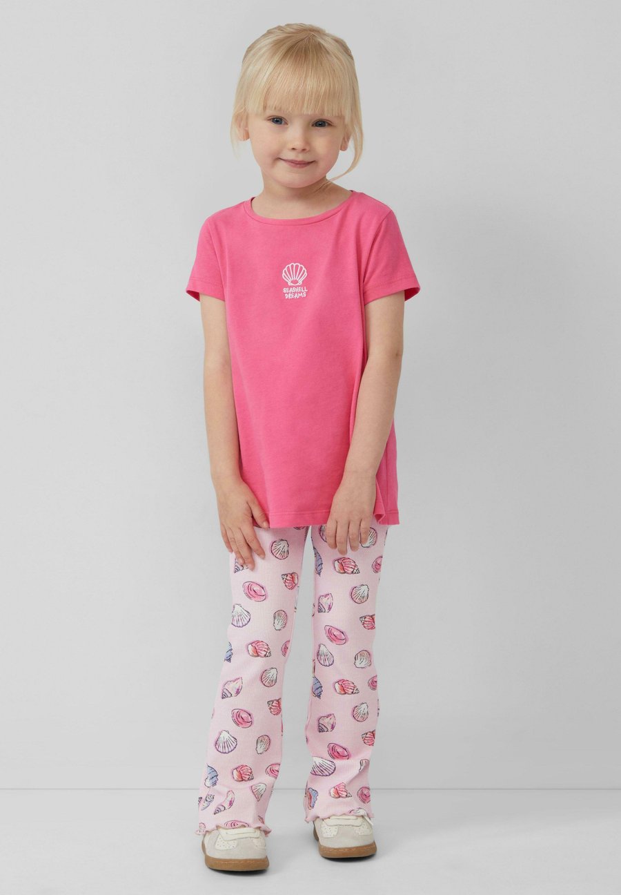 

Футболка s.Oliver AUSGESTELLTES MIT STICKEREI, Pink, Розовый, Футболка s.Oliver AUSGESTELLTES MIT STICKEREI, Pink