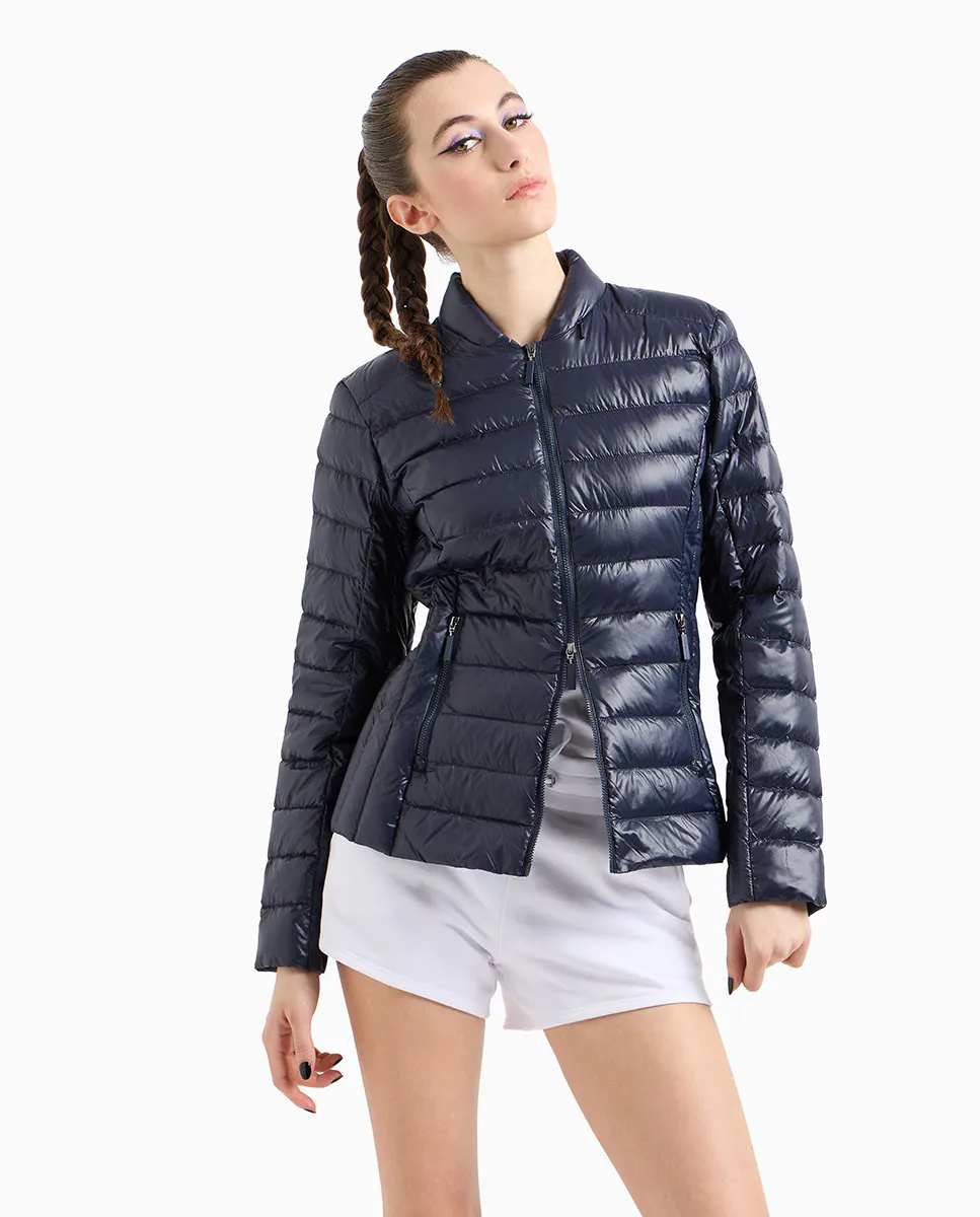 

Женский короткий пуховик темно-синего цвета Armani Exchange, тёмно-синий