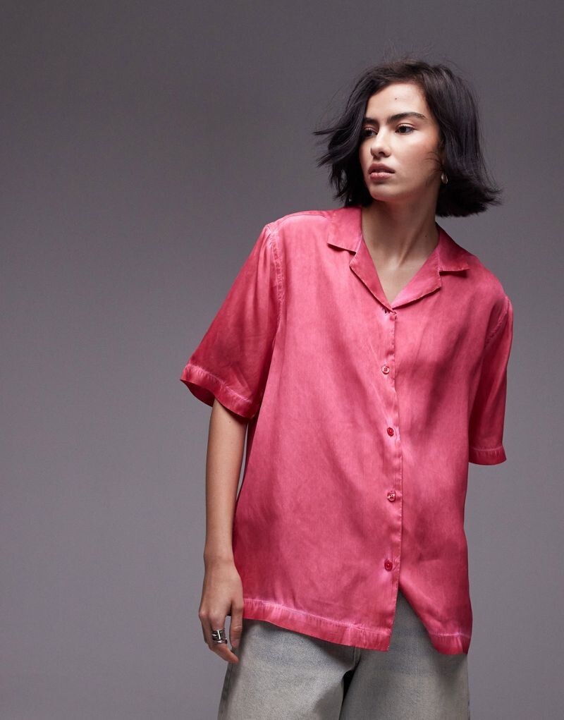 

Розовая атласная рубашка с короткими рукавами Topshop