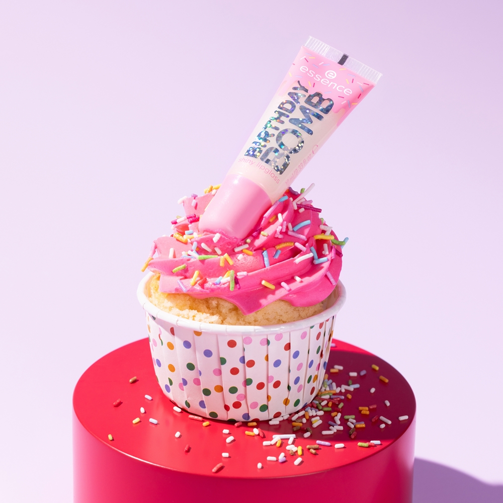 Прозрачный блеск для губ Birthday Bomb для сияющего блеска Essence, atspalvis 01 cake my day! 10 мл — фото 3