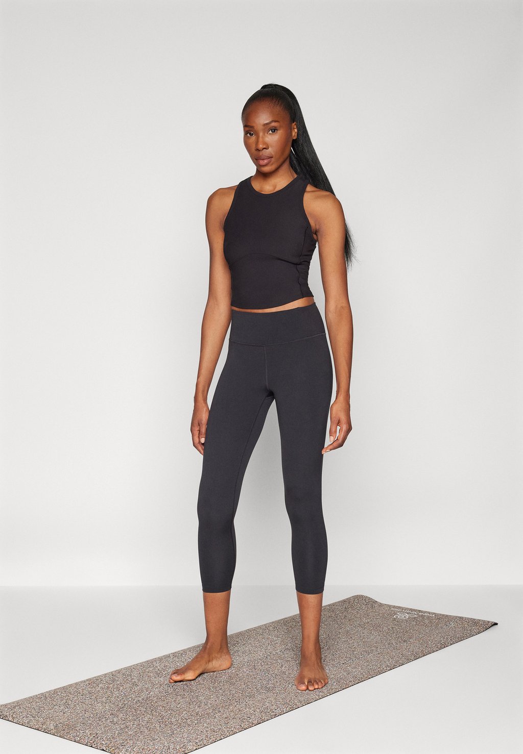 

Топ SALUTATION MIX TANK Athleta, черный