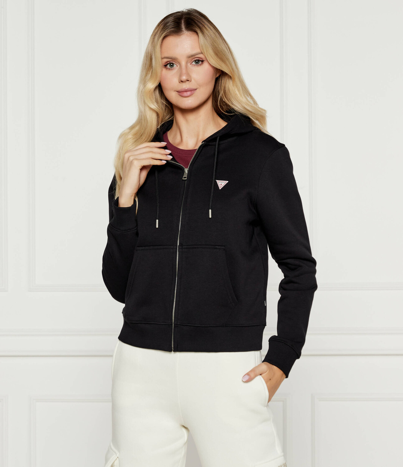 

Толстовка Guess Jeans Regular Fit, черный