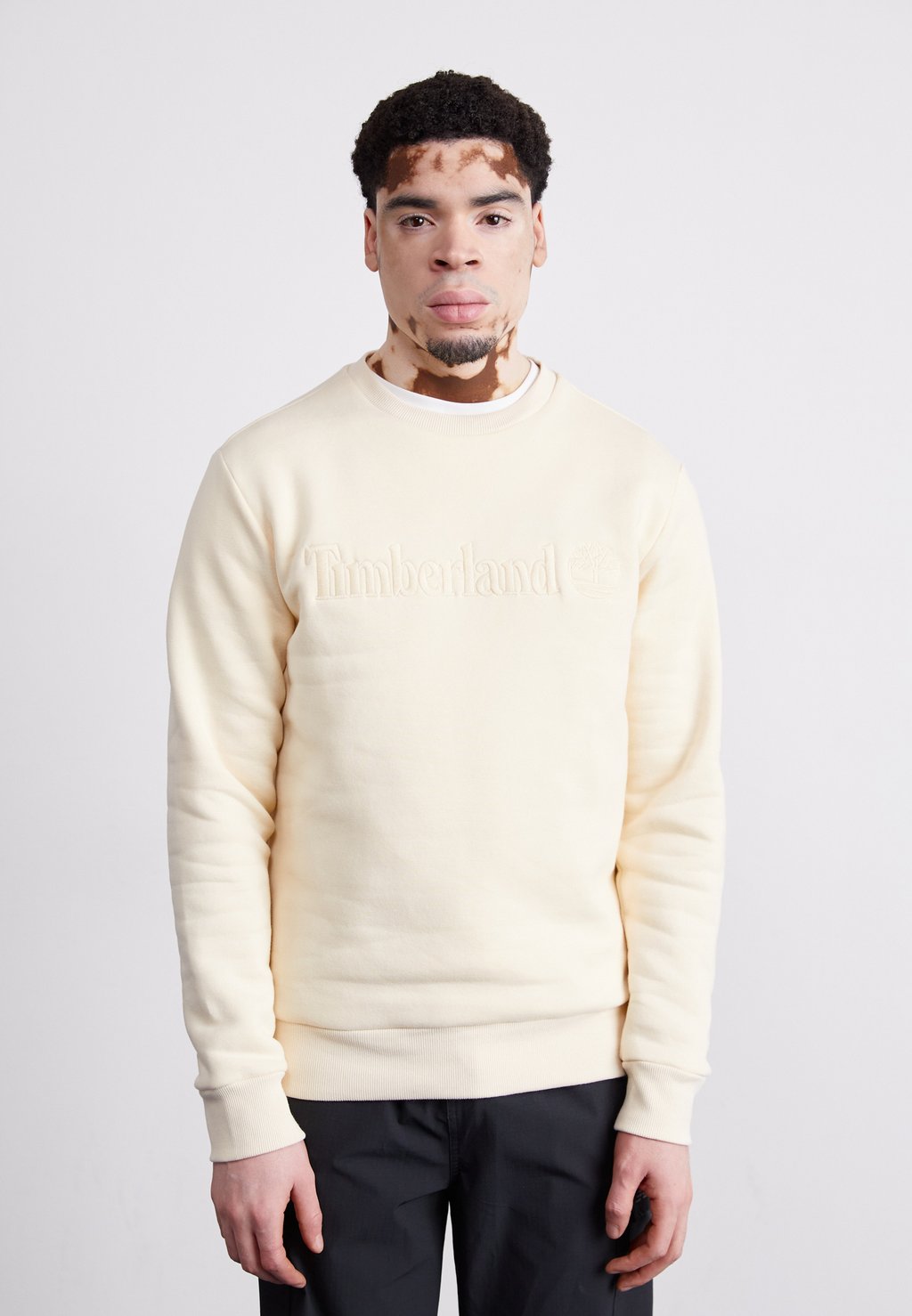 

Толстовка EMBROIDERY TONAL CREW NECK Timberland, слоновая кость