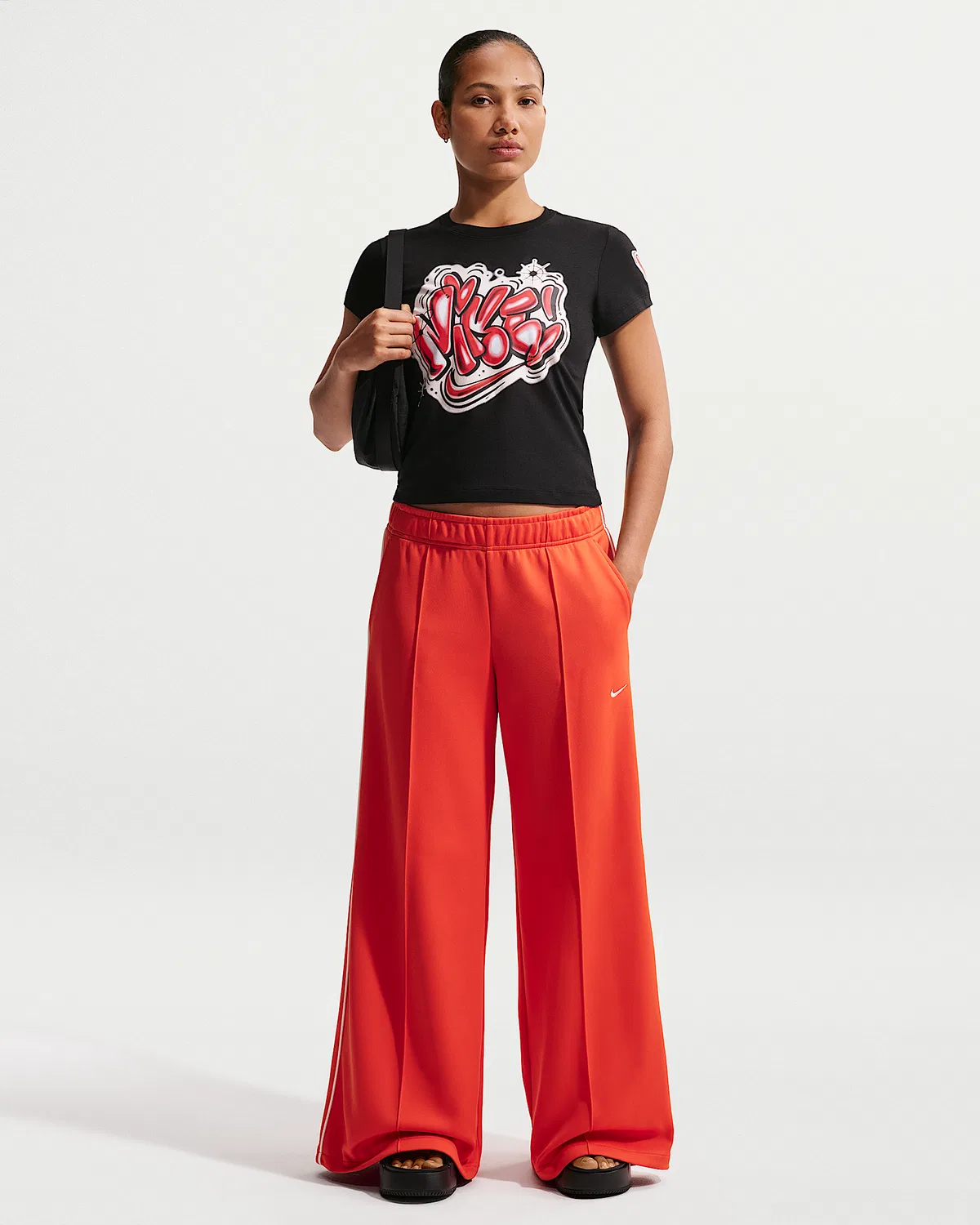 Женская укороченная футболка Nike Sportswear Chill Knit Slim, Black — фото 4