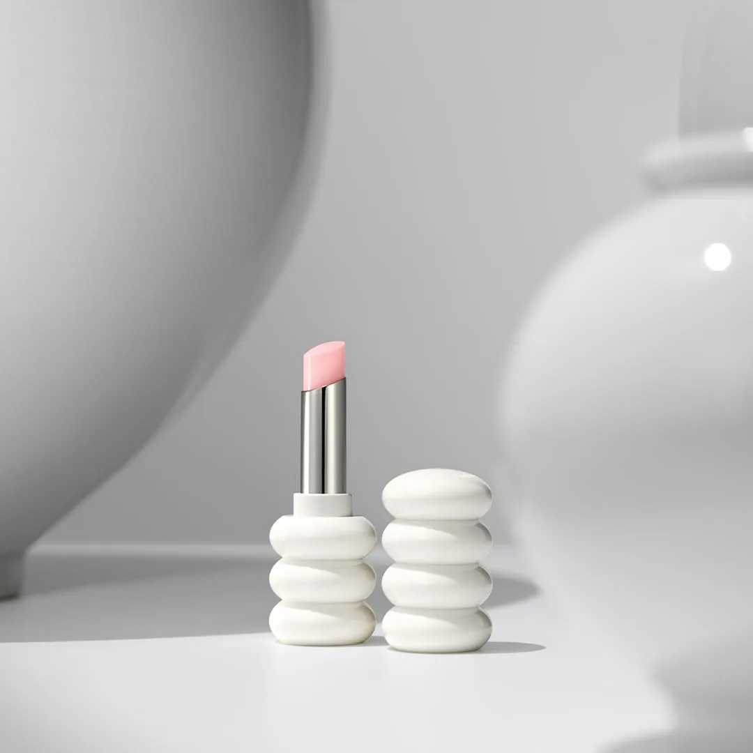 Sulwhasoo Glowing Lip Balm - корейский антивозрастной бальзам для губ, питает, увлажняет, естественно увеличивает объем и разглаживает морщинки, смягчает сухие губы - 2,8 г, Clear — фото 4