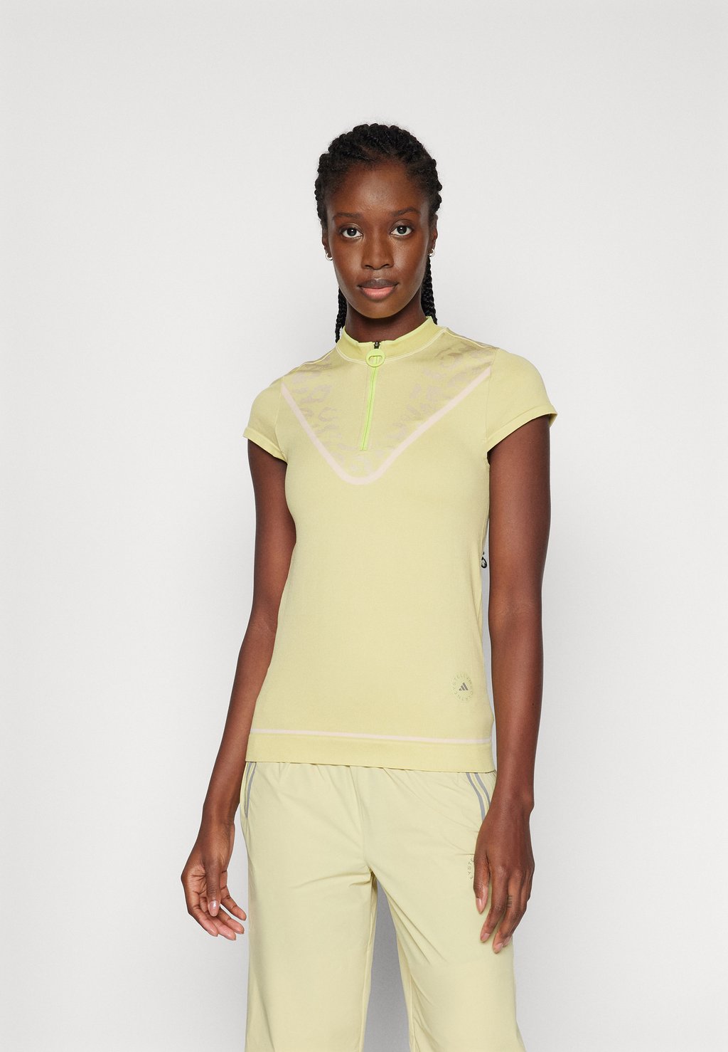 

Базовая футболка GOLF adidas by Stella McCartney, золотистый