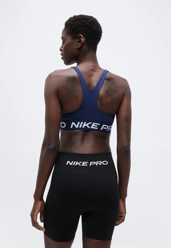 Спортивный бюстгальтер Nike Performance, 365 bra medium support, цвет темно-синий/белый — фото 3