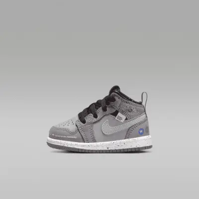 

Кроссовки Jordan 1 Mid Wings, цвет Gunsmoke/Black/Laser Orange/Matte Silver