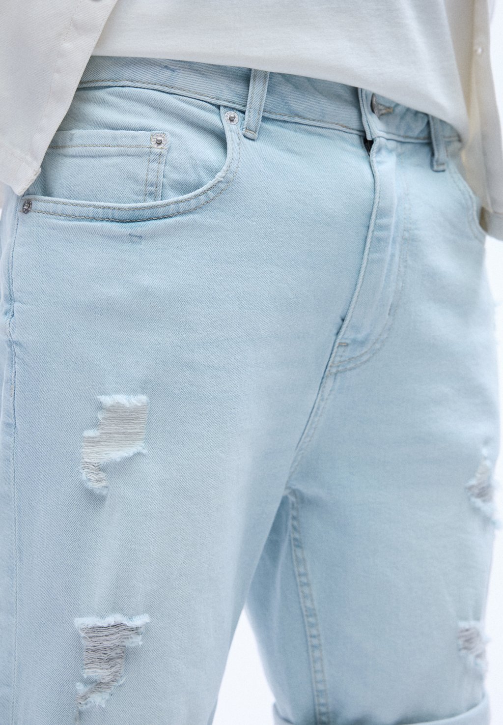 

Джинсовые шорты RIPPED BERMUDA PULL&BEAR, цвет Light Blue Denim