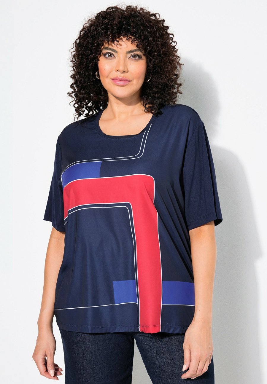 

Футболка Ulla Popken FRONT ABSTRACT SHORT SLEEVE, Marine/Dark Blue, Синий, Футболка Ulla Popken FRONT ABSTRACT SHORT SLEEVE, Marine/Dark Blue