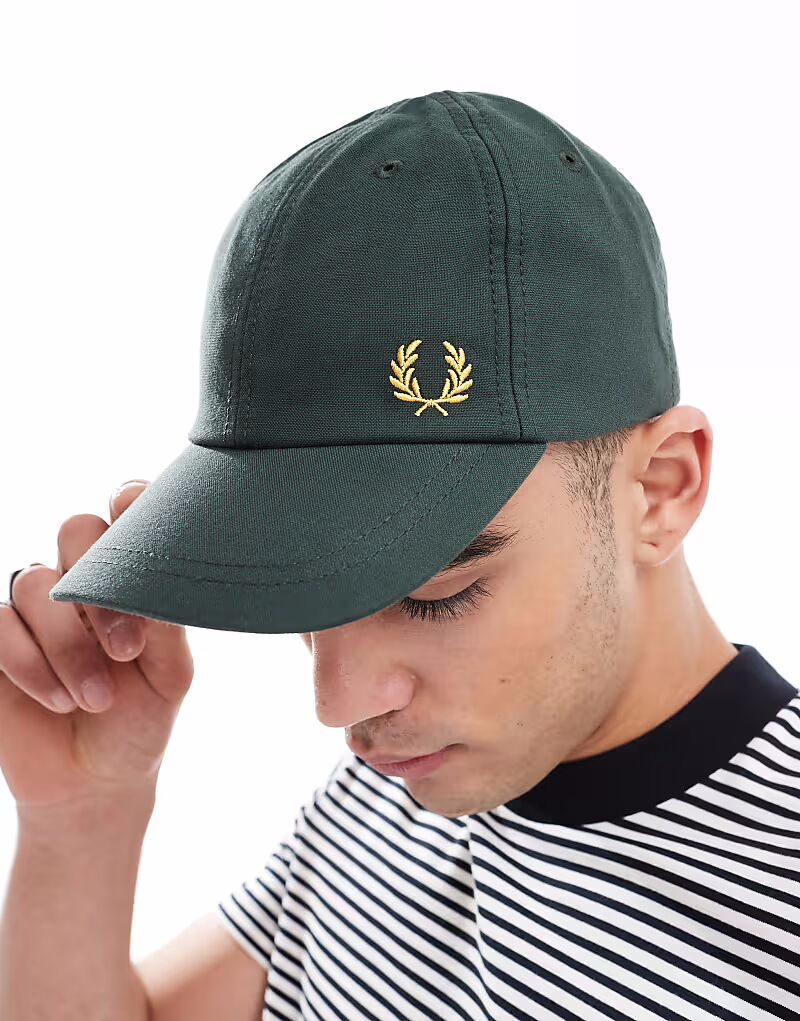 

Классическая бейсболка-оксфорд Fred Perry темно-зеленого цвета