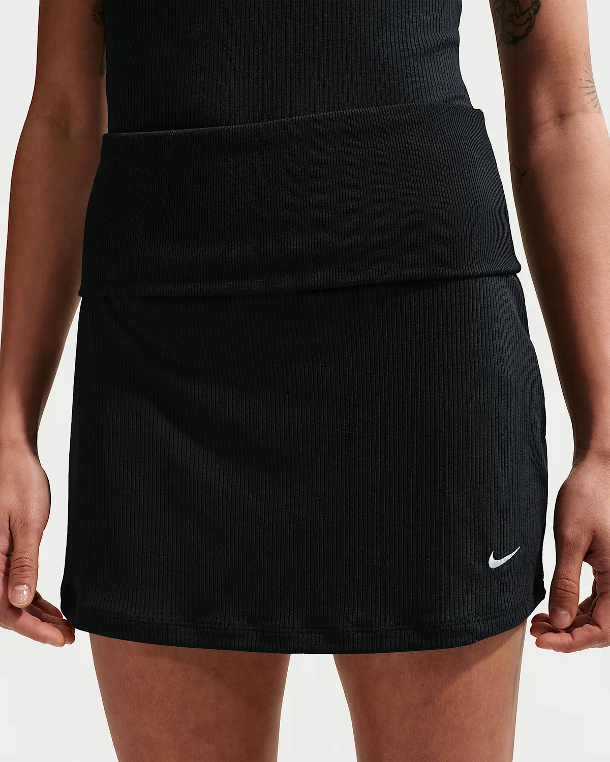 Женская юбка-шорты Nike Sportswear Chill Knit средней посадки, Black/Sail — фото 2