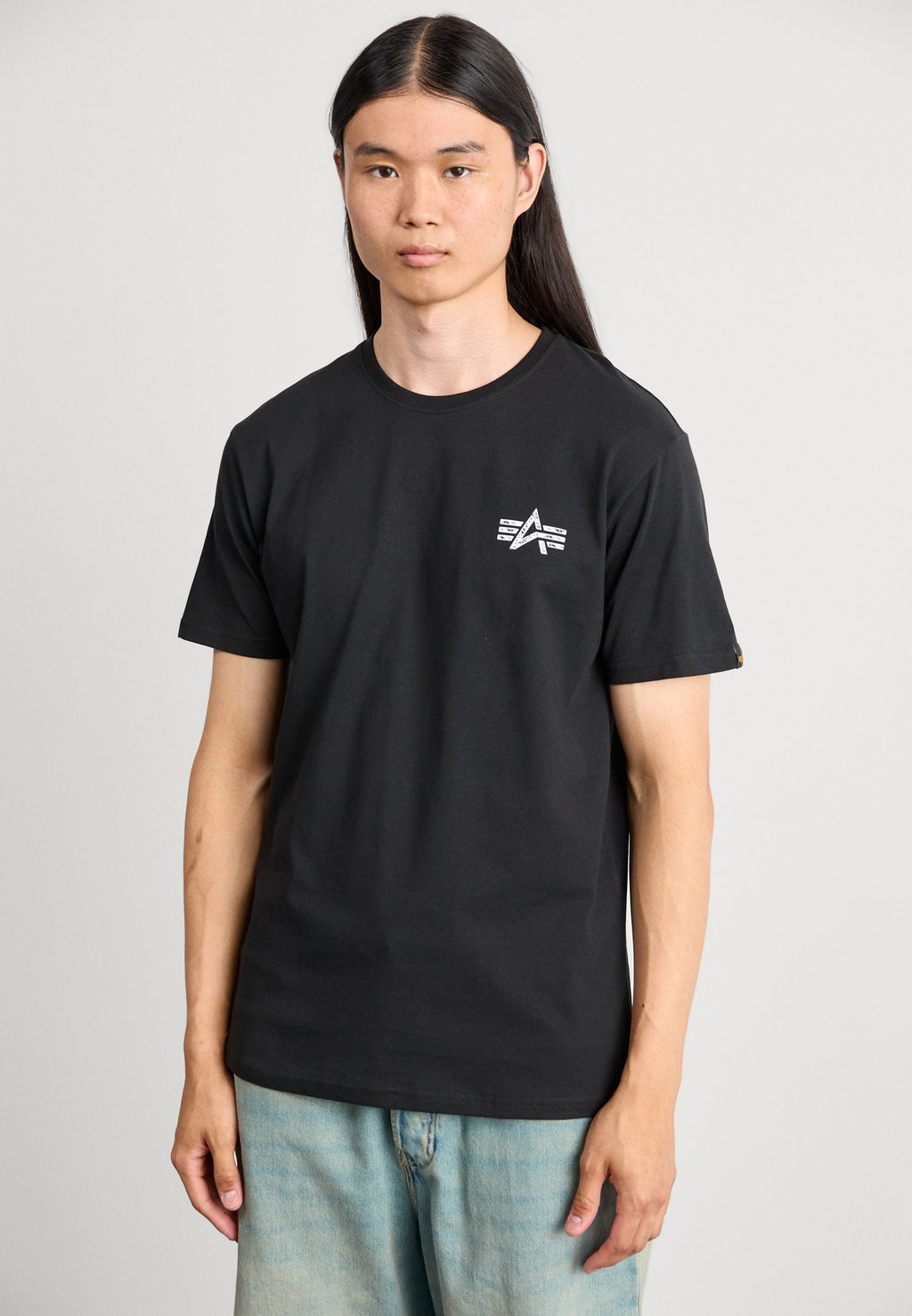 

Футболка с принтом SIGNATURE Alpha Industries, черный