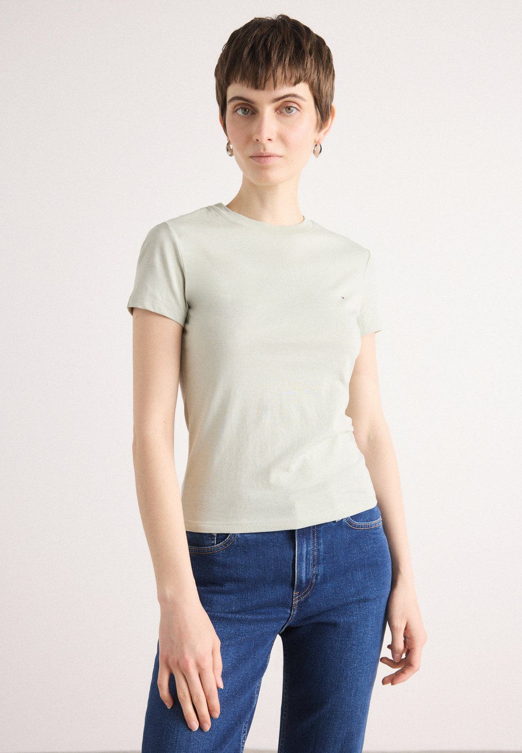 

Базовая футболка SLIM LINEAR TEE Tommy Jeans, светло-зеленый