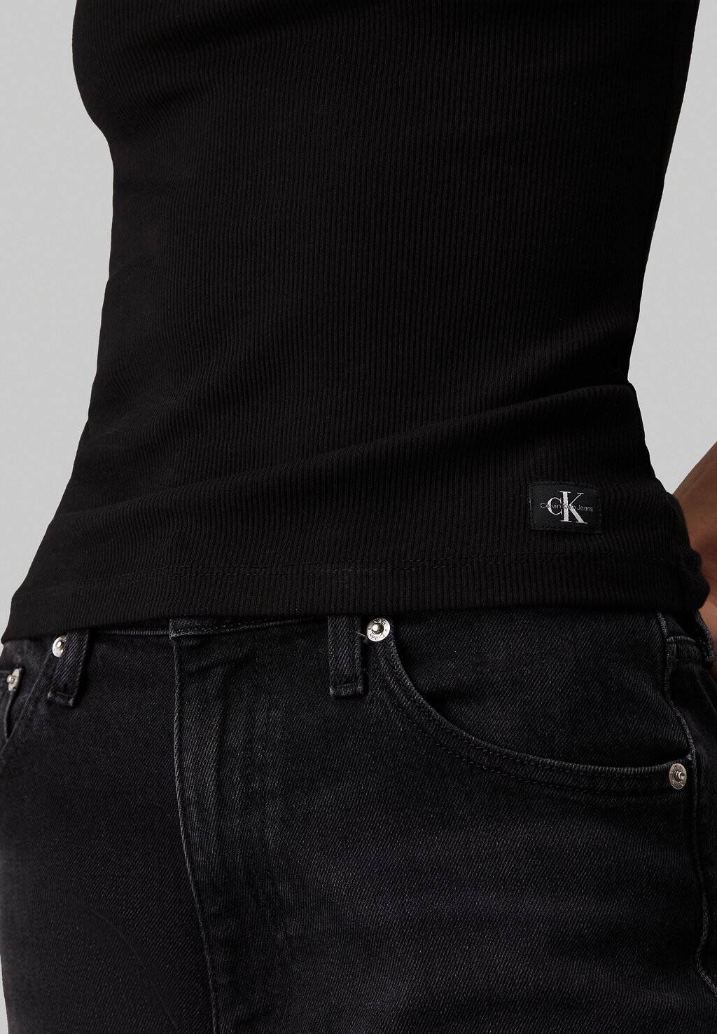 

Топ LABEL TANK Calvin Klein, черный