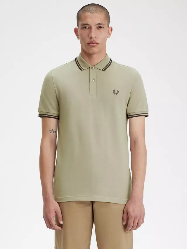 

Футболка Fred Perry The Twin Tipped Short Sleeve, цвет warm/grey/black