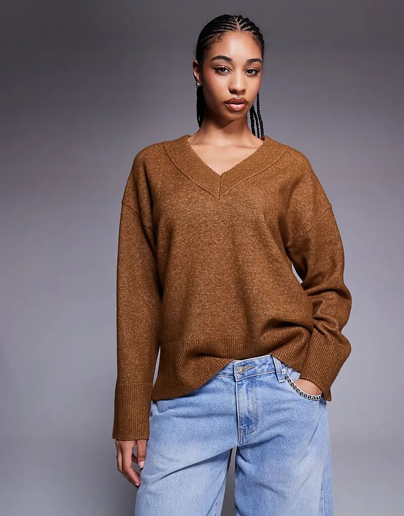 

Вязаный джемпер River Island с V-образным вырезом коричневого цвета