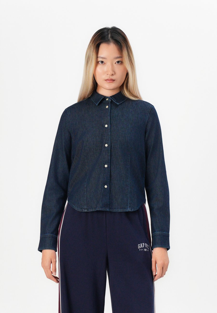 

Блуза GAP FITTED CROPPED SHIRT KESSLER, Dark Wash/Dark-Blue Denim