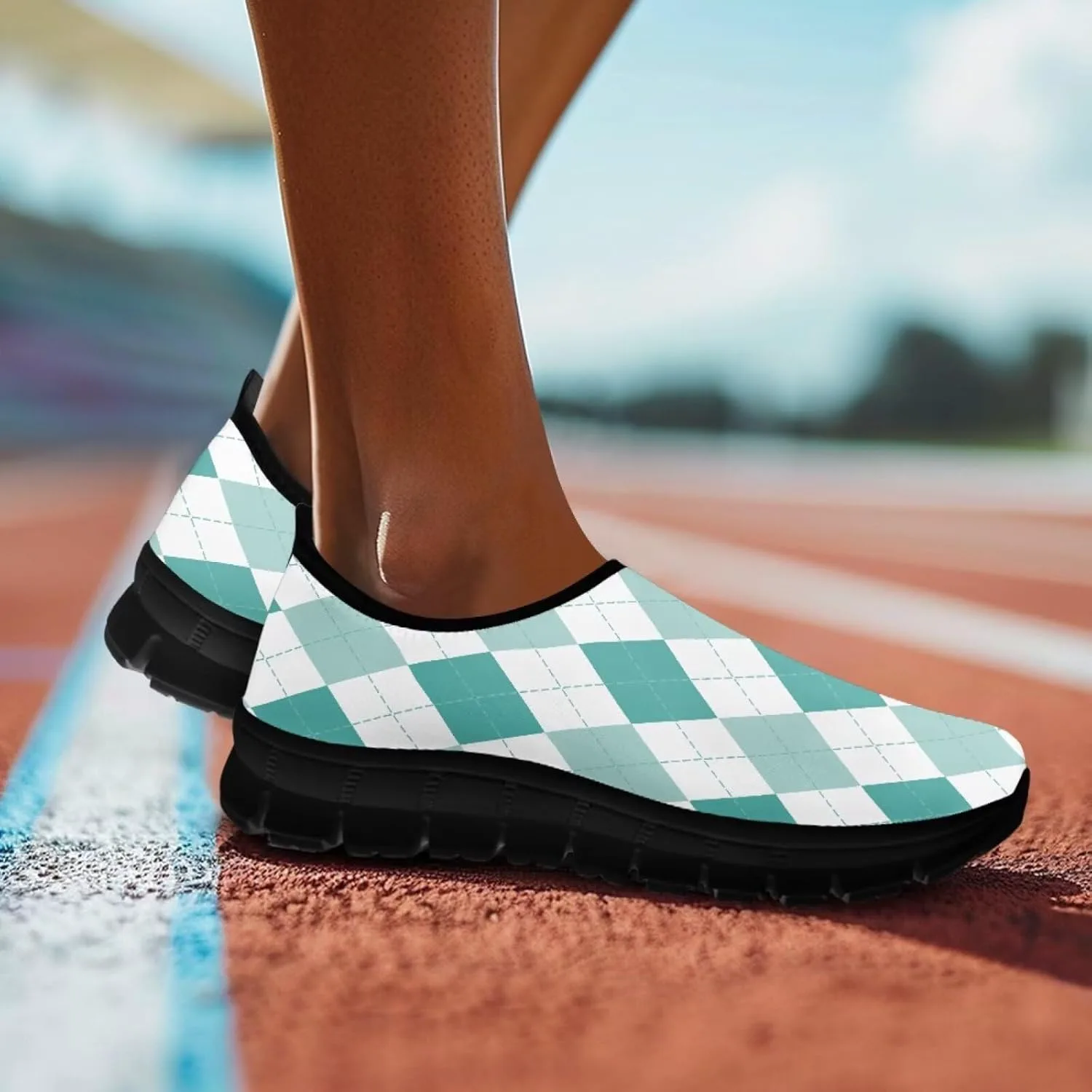Женские кроссовки Howilath Slip on, дышащие повседневные лоферы для бега, удобная обувь без шнурков с противоскользящей подошвой, зеленый — фото 3