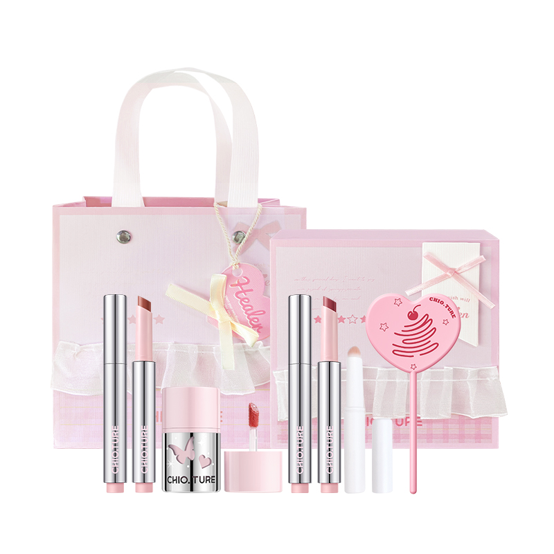 

Набор косметики Winter Day Sweetheart с легкой растушевкой, натуральным глянцевым блеском для губ и увлажняющим зеркальным финишем CHIOTURE