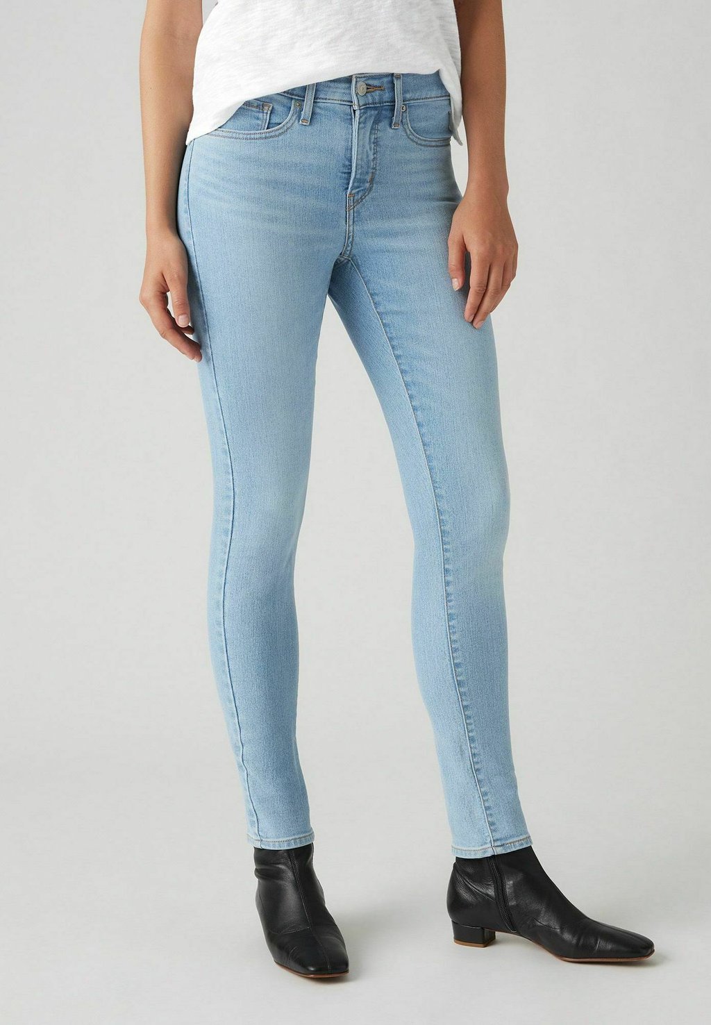 

Джинсы скинни SHAPING PATTER Levi's, цвет Soft Clean White-0557