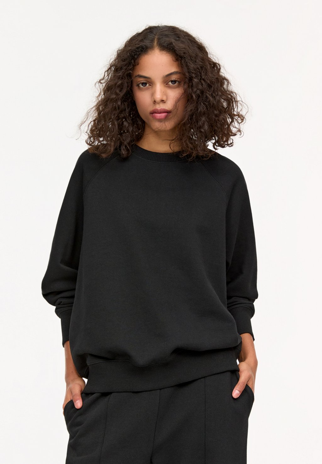 

Толстовка PULL&BEAR, черный