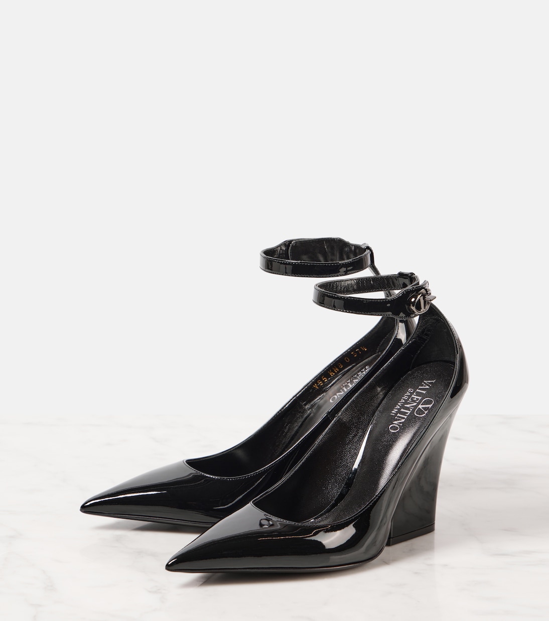 Туфли на танкетке из лакированной кожи VLogo Lockette 105 Valentino Garavani, Nero — фото 4