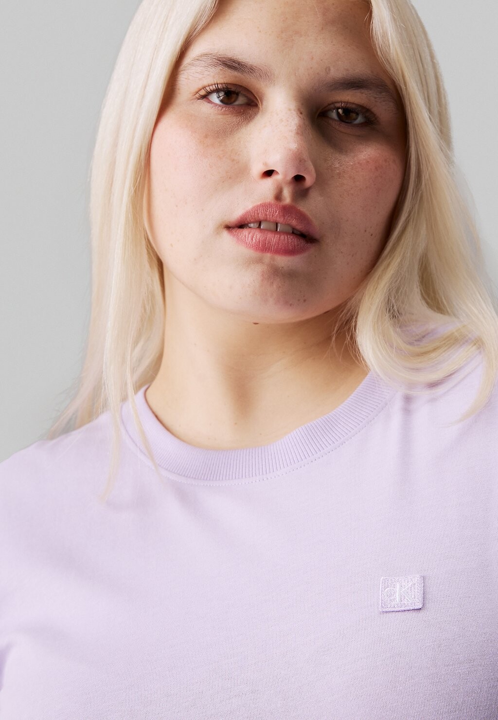 

Футболка с принтом Plus Embro Badge Regular Calvin Klein, пастельно-сиреневый