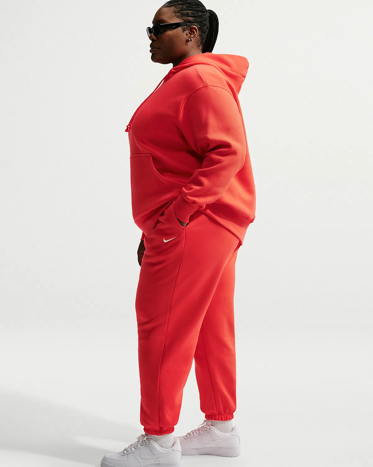 Женские свободные спортивные штаны на высокой талии (плюс сайз) Nike Sportswear Phoenix Fleece, Light Crimson/Sail — фото 4