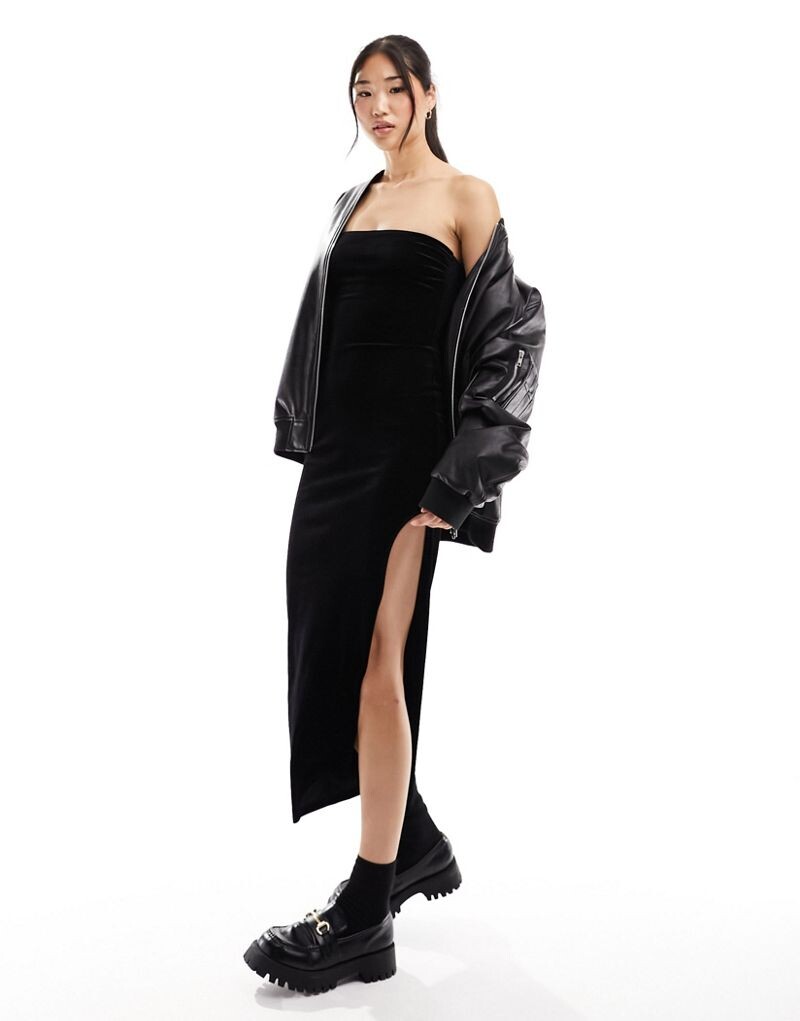 

Черное бархатное платье миди-бандо Bershka