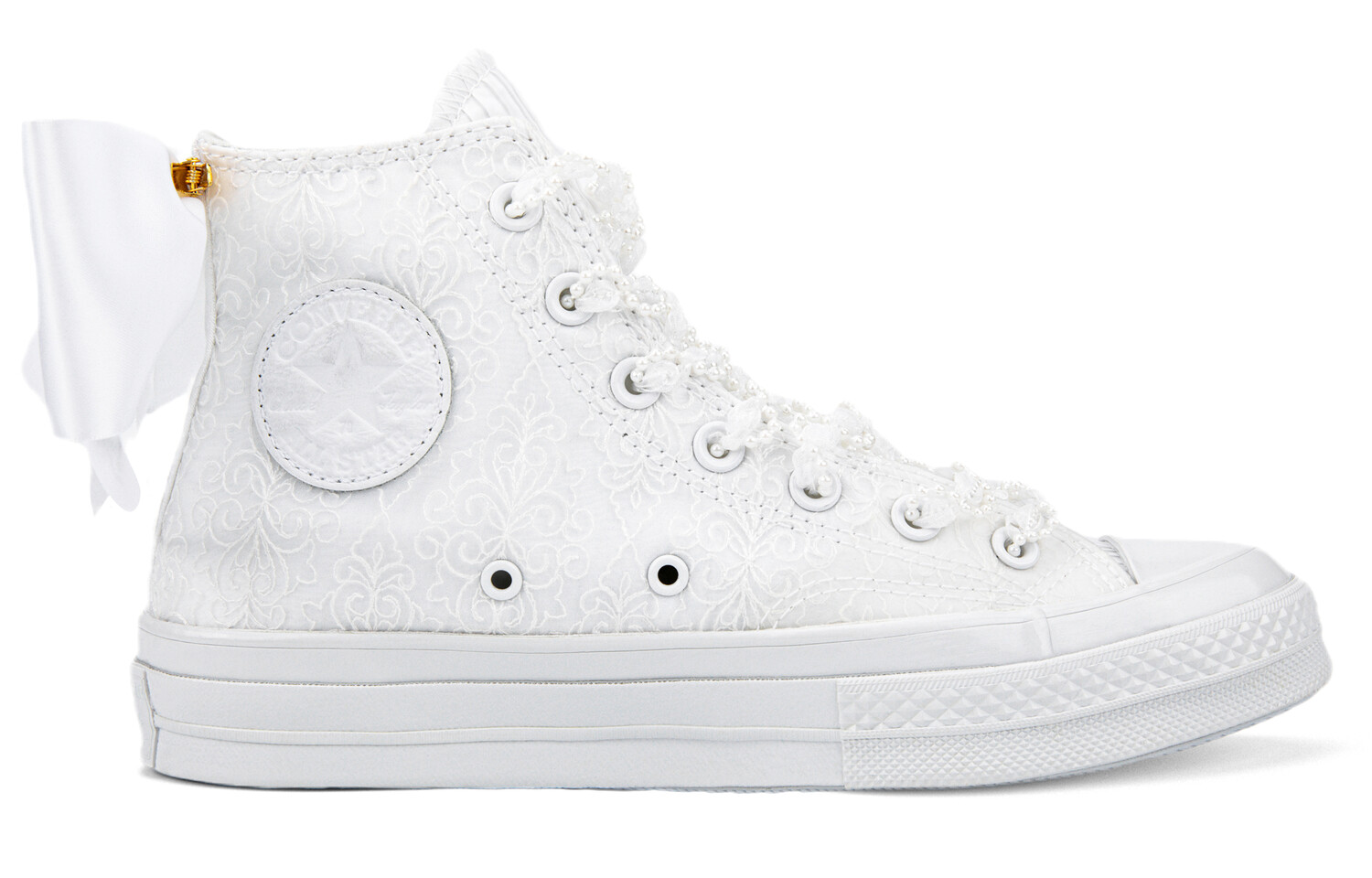 

1970-е годы. Женские кеды с высоким берцем, белые. Converse