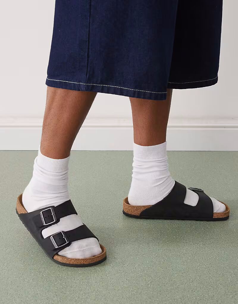 

Сандалии Birkenstock Arizona из черной промасленной кожи