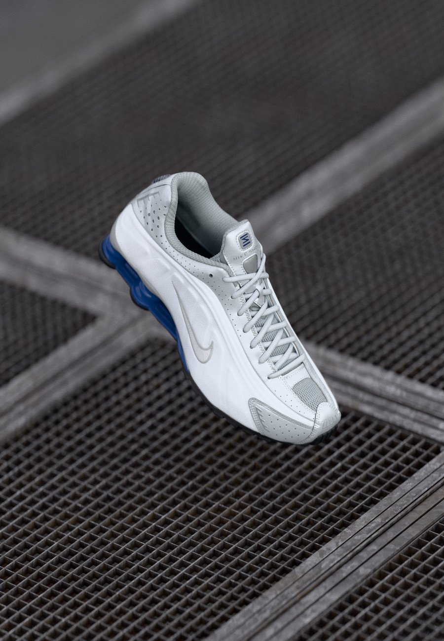 

Кроссовки Nike Sportswear SHOX R4 UNISEX, White/Metallic Silver-Coloured/Deep Royal Blue/Black/White