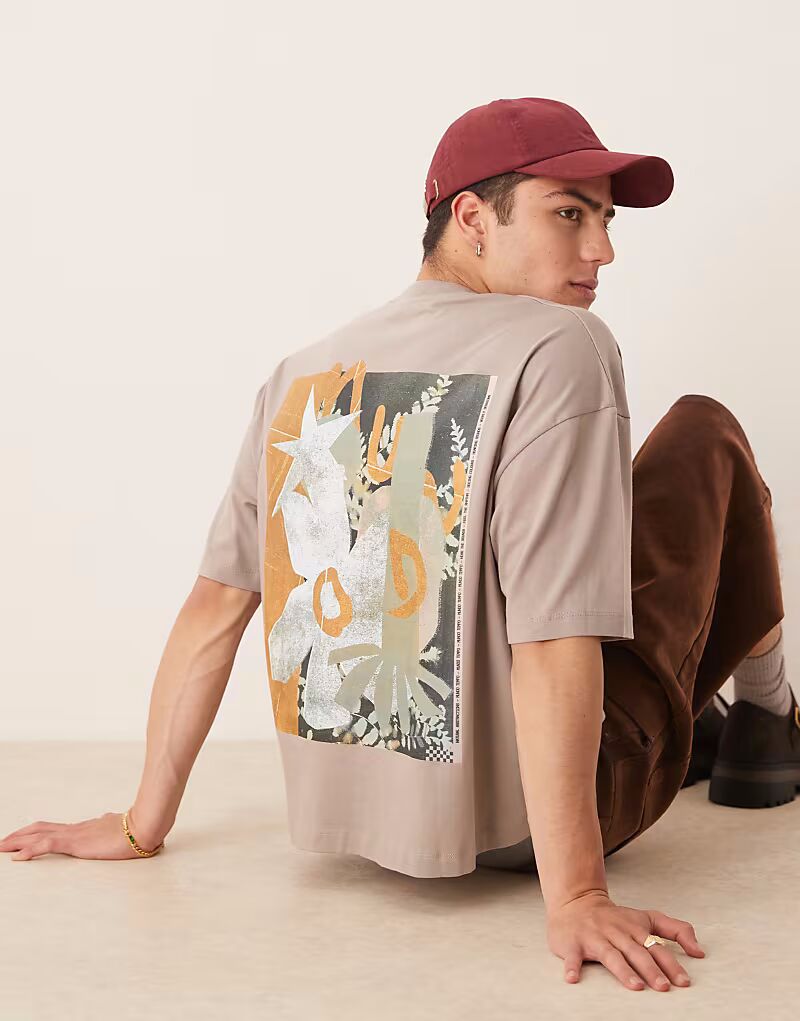 

Футболка свободного кроя ASOS DESIGN oversize с абстрактным рисунком коричневого цвета