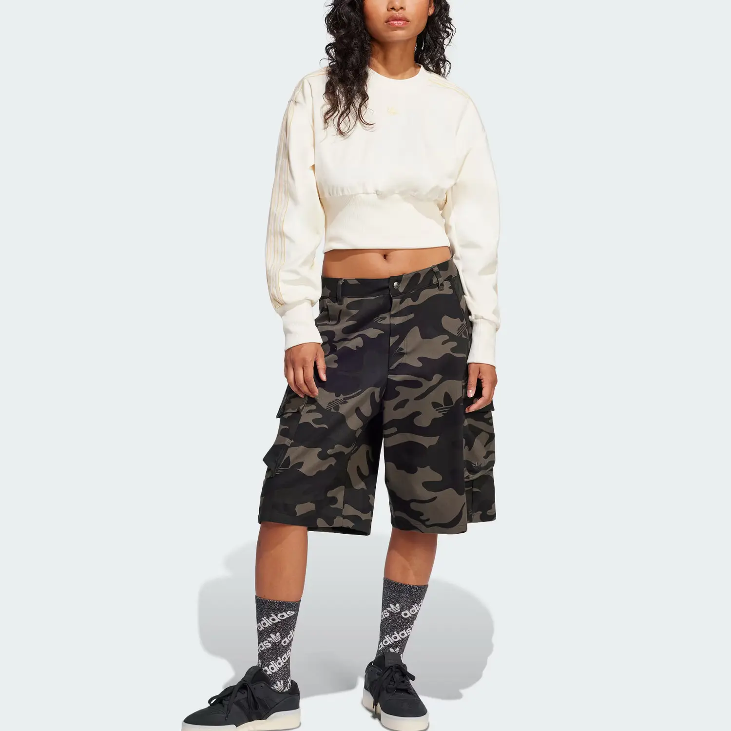 Adidas Originals Шорты CAMO ALLOVER PRINT TWILL JORTS Cargo Shorts Women's Dark Olive Green/Black/Carbon Black — фото 2