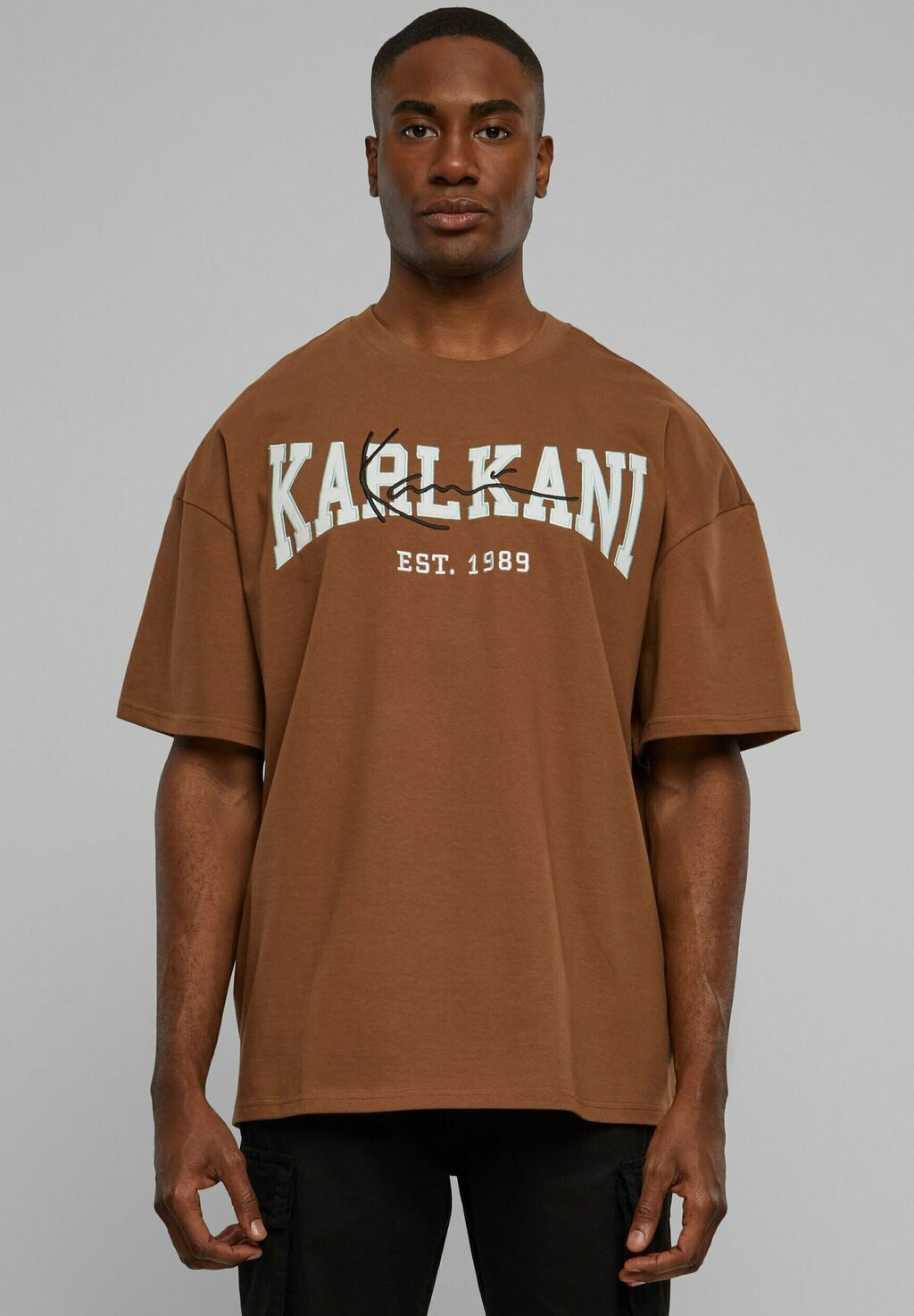 

Футболка с принтом Unisex College Signature Heavy Boxy Karl Kani, коричневый