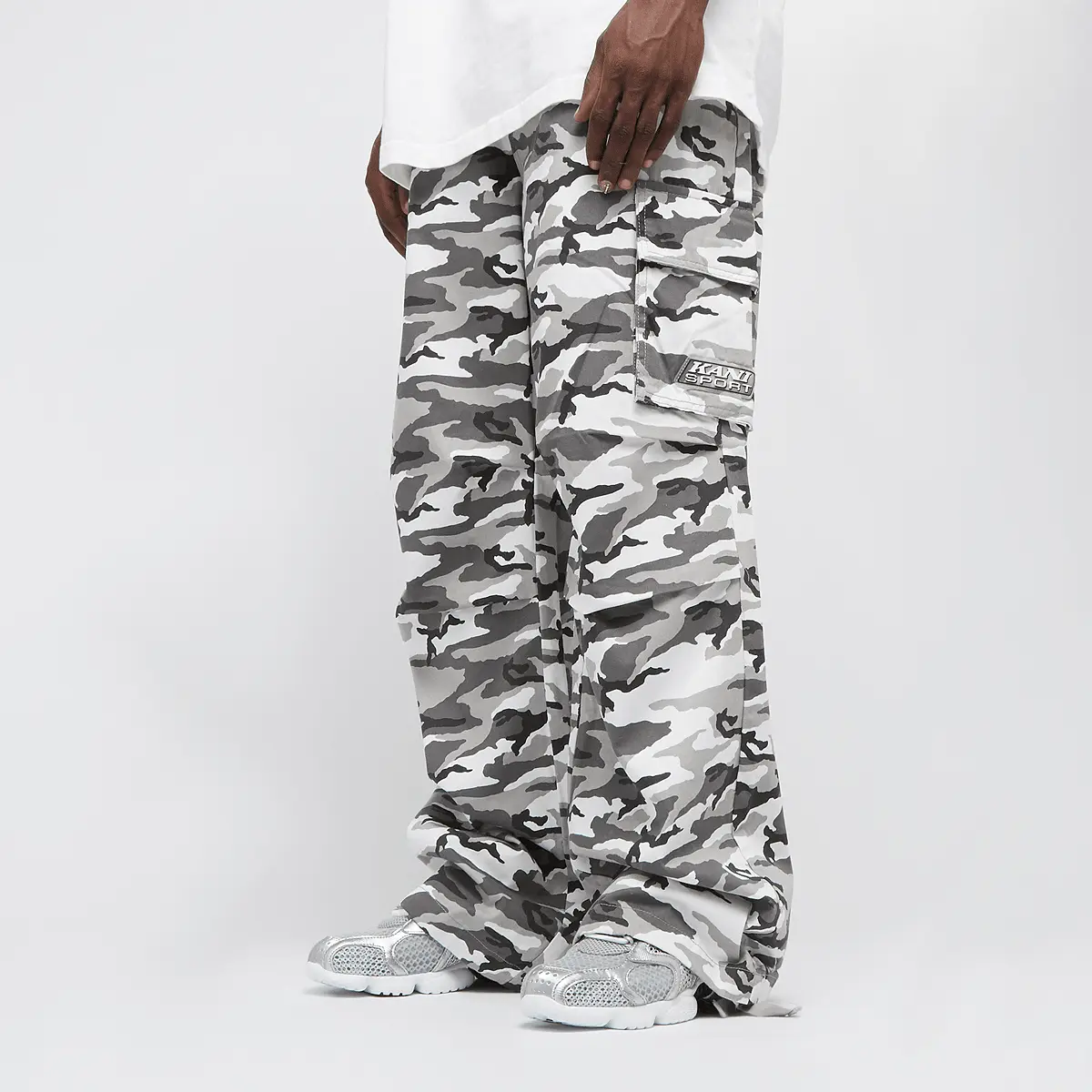 

Спортивные брюки Karl Kani Sport Patch Camo Cargo Pants, камуфляж