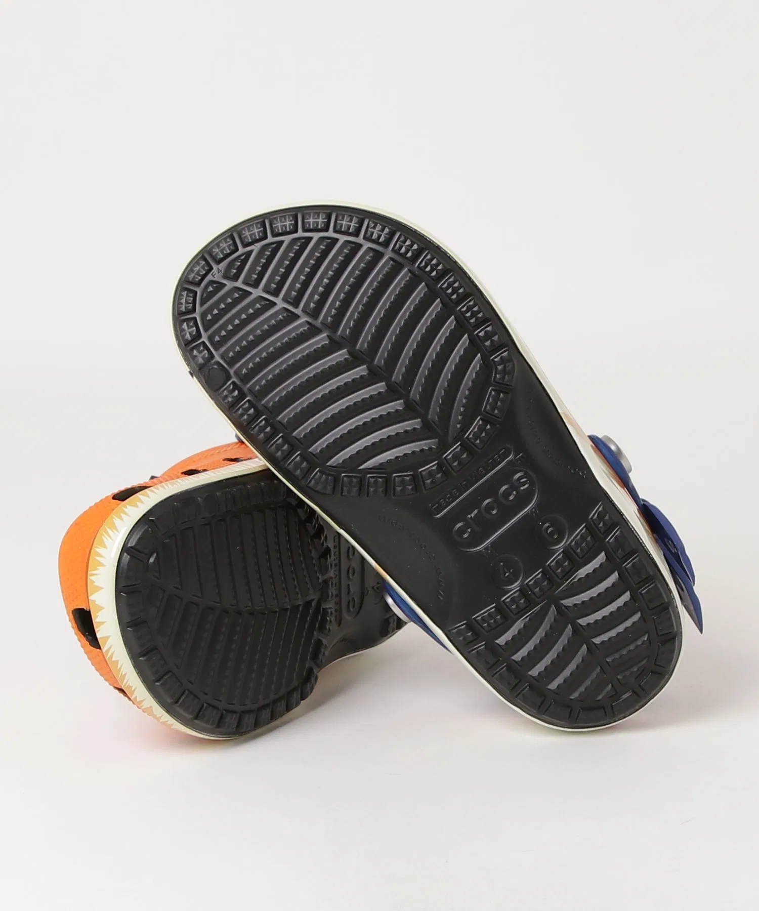 Мужские сандалии Crocs Dragon Ball Z Classic Clog розовые — фото 3