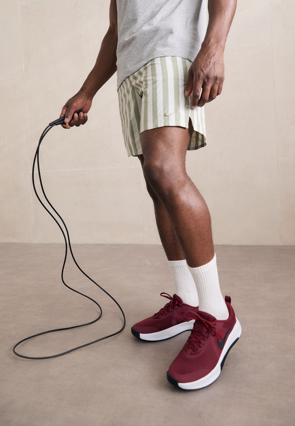 

Спортивные шорты Nike Performance, хаки