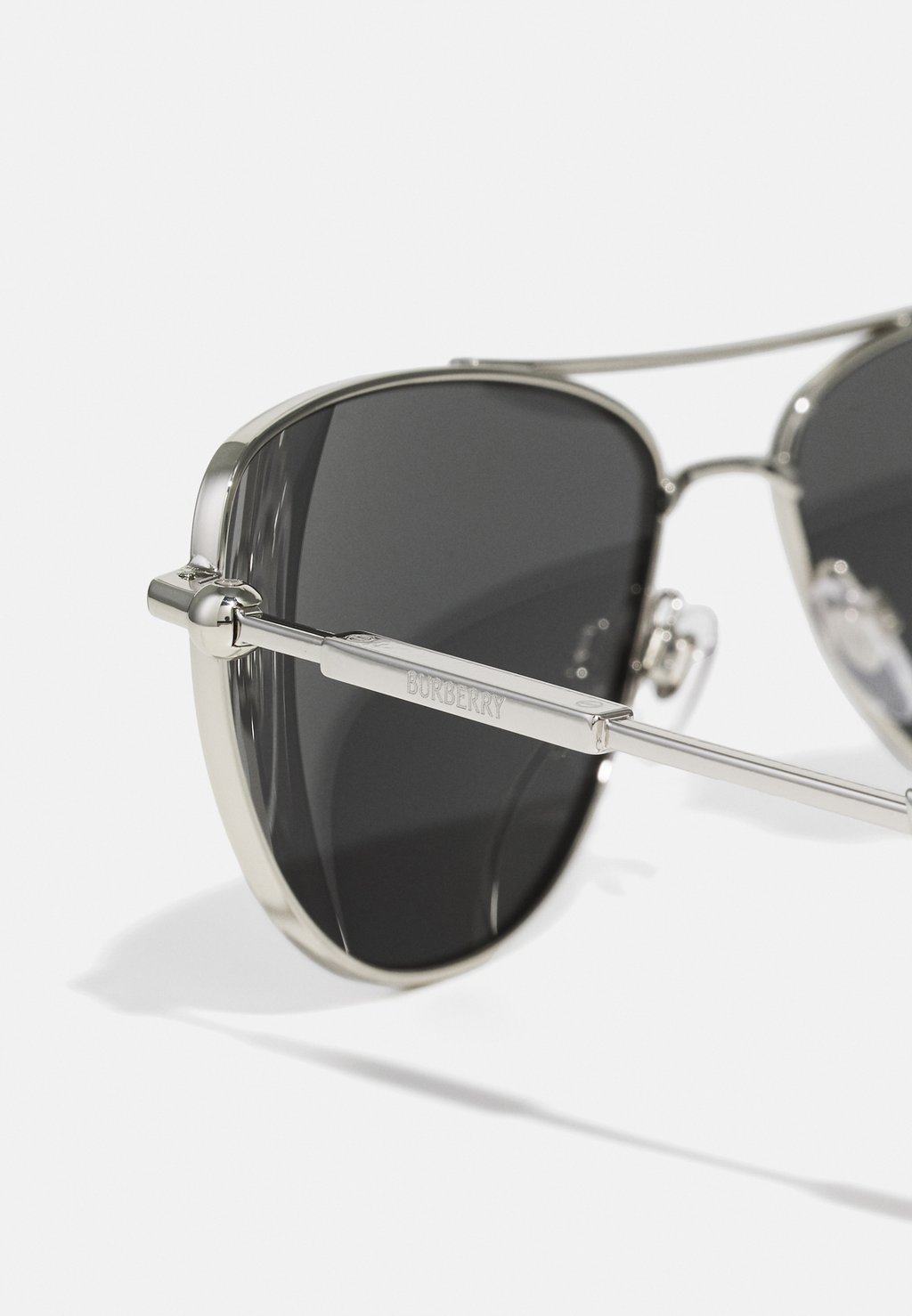 

Солнцезащитные очки UNISEX Burberry, серебристый