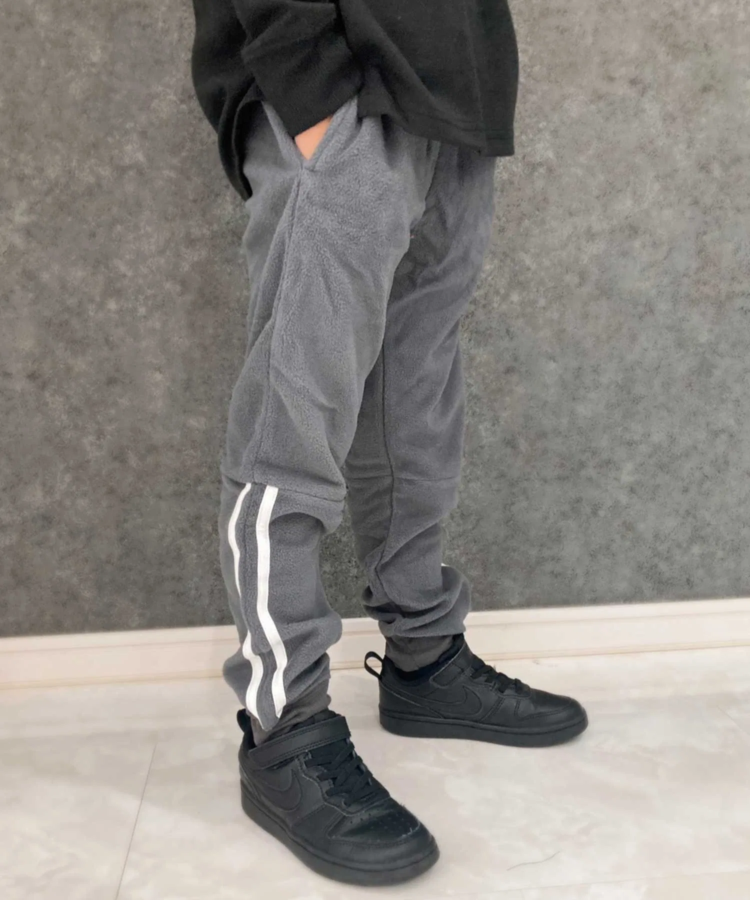 Детские флисовые брюки THE CASUAL NEV с контрастными вставками