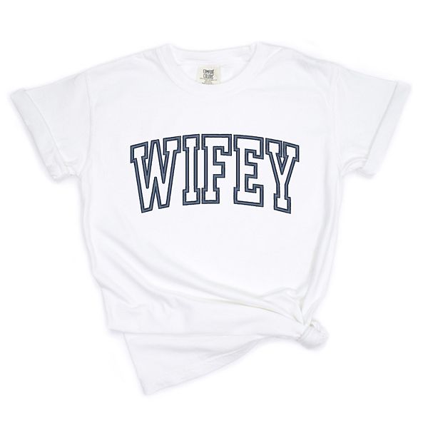 

Футболка varsity с вышивкой wifey и эффектом garment dyed Simply Sage Market, White, Белый, Футболка varsity с вышивкой wifey и эффектом garment dyed Simply Sage Market, White